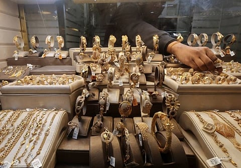 سعر الذهب في السعودية اليوم الخميس 23-12-1446 لكل الأعيرة