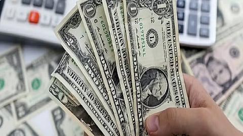 ارتفاع الدولار مدعومًا بالطلب على الذهب