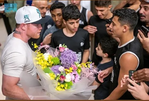 بطلا الملاكمة كانيلو وكروفورد يشاركان غدًا في المؤتمر الصحفي بالرياض استعدادًا لـ«نزال القرن»