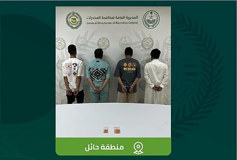 القبض على 4 مواطنين بحائل لترويجهم أقراصًا خاضعة لتنظيم التداول الطبي
