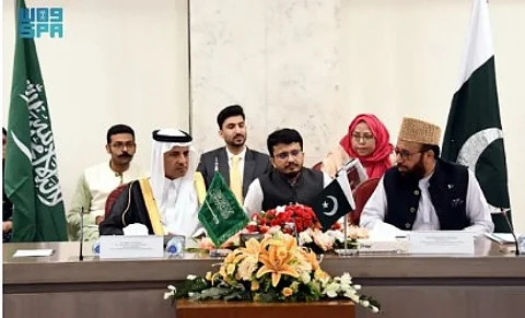 وفد أعضاء مجلس الشورى يزور البرلمان الباكستاني ويلتقي رئيس مجلس الشيوخ