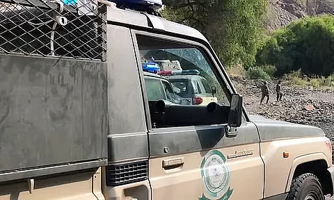 القبض على مواطن ومقيم بجدة لترويجهما الحشيش المخدر وأقراصًا خاضعة لتنظيم التداول الطبي