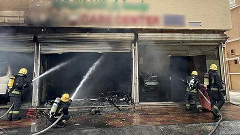 «الدفاع المدني» تخمد حريقا بمحل في الدمام دون إصابات