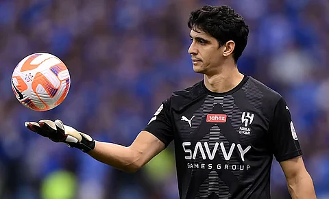 ياسين بونو لـ «عاجل»: الهلال قادر على المستحيل.. وهزيمة السيتي ليست النهاية