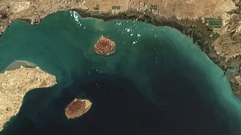 رويترز: الجيش الإيراني أجرى استعدادات لزرع ألغام بمضيق هرمز