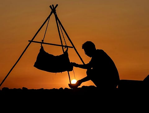 الصميل.. بديل الثلاجة الحيّ في حياة البادية بالحدود الشمالية