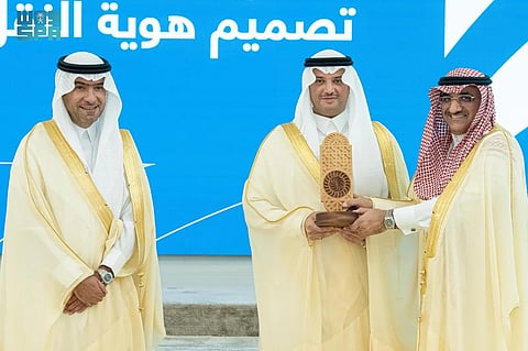 محافظ الأحساء يدشّن انطلاقة مشروع النقل العام بالحافلات