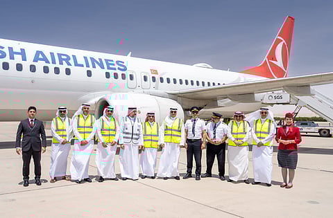 محافظ الأحساء يدشّن أولى الرحلات المباشرة بين مطار الأحساء الدولي ومطار ريزا - أرتفين الدولي في تركيا