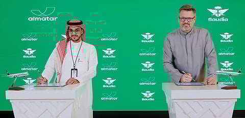 الخطوط السعودية توقع اتفاقية شراكة مع «المطار» لإطلاق خدمات ذكية لما بعد الوصول