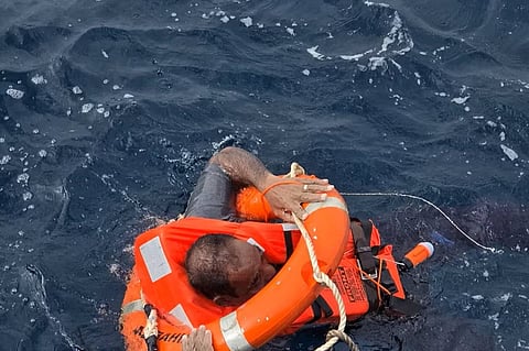 وصول الناجين من أفراد طاقم سفينة «إترينتي» إلى المملكة