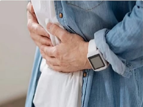 «الخضيري» محذرًا من «آفة الإمساك»: تصيب 30% من المجتمع