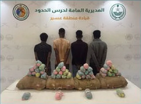 القبض على 4 مخالفين بعسير لتهريبهم 80 كيلوجرامًا من القات