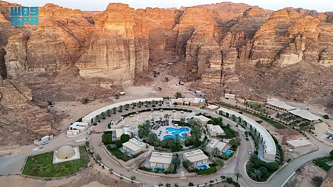 العُلا.. وجهة سياحية صيفية تجمع بين سكون الطبيعة وفخامة المنتجعات الصحراوية