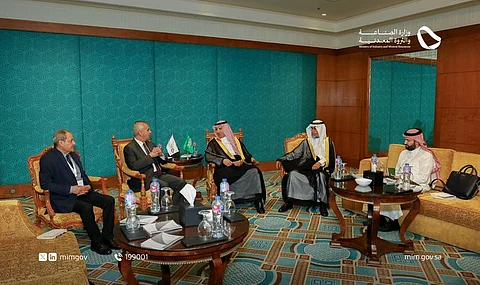 نائب وزير الصناعة يلتقي وزير الطاقة الأردني لبحث التعاون في قطاع التعدين