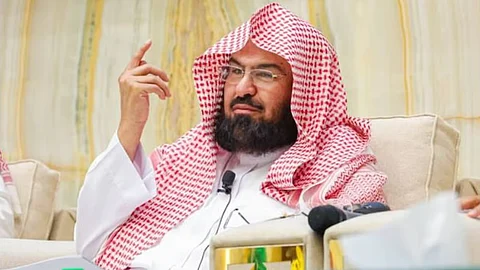 السديس يُدشّن مبادرة "زائراتنا شرف لمنسوباتنا" لتعزيز التجربة الدينية لزائرات المسجد النبو