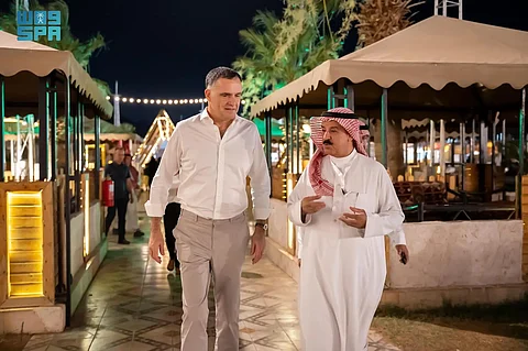 بالصور.. سفير الاتحاد الأوروبي لدى المملكة يزور فعاليات مهرجان بيت حائل 2025