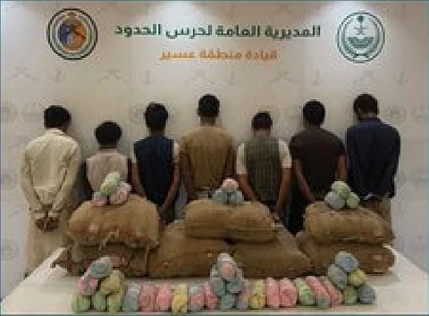 حرس الحدود بعسير يقبض على 7 مخالفين لتهريبهم 140 كيلوجرامًا من القات