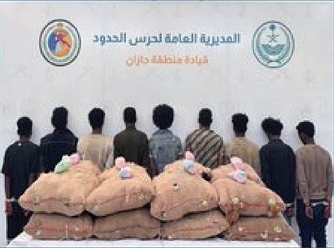 حرس الحدود بجازان يقبض على 9 مخالفين لتهريبهم 320 كيلوجرامًا من القات