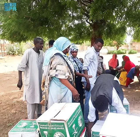 «سلمان للإغاثة» يوزّع 800 سلة غذائية في ولاية الجزيرة بالسودان