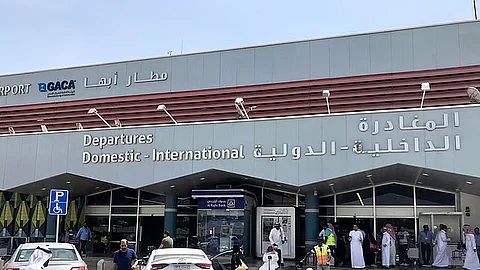مطار أبها يعتمد إجراءات جديدة لشحن «السمن والعسل» دعمًا للمنتجات المحلية