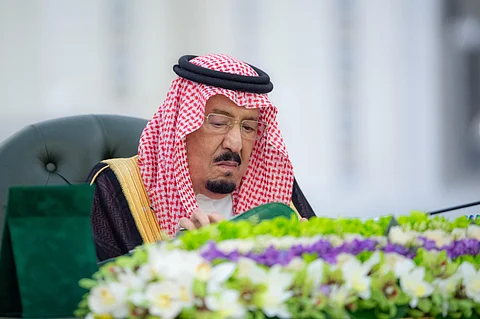 خادم الحرمين يرأس جلسة مجلس الوزراء في جدة