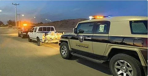 دوريات المجاهدين بالمنطقة الشرقية تقبض على شخص لترويجه الميثامفيتامين