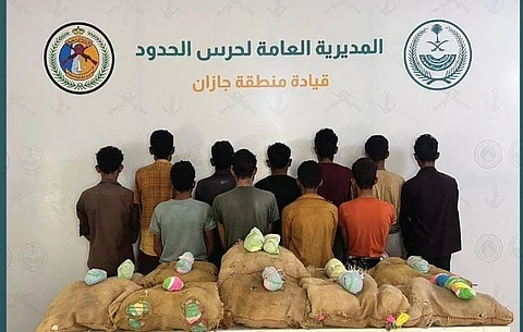 حرس الحدود بجازان يقبض على 11 مخالفًا لنظام أمن الحدود لتهريبهم 165 كيلوجرامًا من القات
