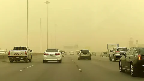 «الأرصاد» ينبه من أمطار متوسطة وأتربة مثارة على منطقة الباحة