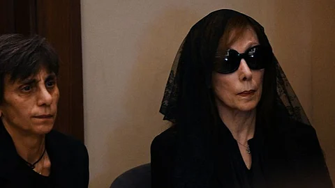 أول ظهور للفنانة فيروز في مراسم تشييع نجلها زياد الرحباني