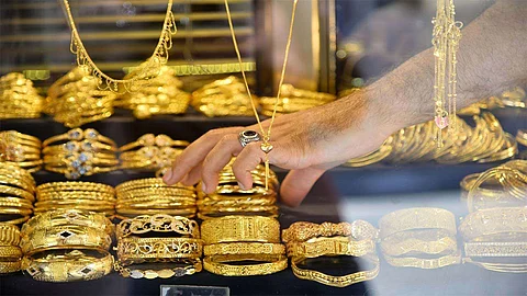 سعر الذهب في السعودية اليوم الثلاثاء 4-2-1447 لكل الأعيرة