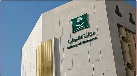 الإطاحة بعمالة تصنع منتجات التبغ في «فيلا» شمال الرياض