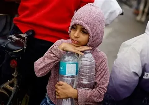 العطش يفتك بسكان قطاع غزة وسط تلوث المياه الجوفية وانهيار البنية التحتية