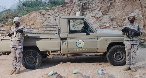 حرس الحدود بمنطقة جازان يقبض على 14 مخالفًا لتهريبهم 280 كيلو جرامًا من نبات القات المخدر