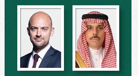 وزير الخارجية يبحث مع نظيره الفرنسي آخر تطورات الأوضاع في غزة