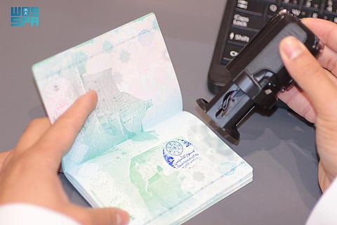 طريقة الاستفادة من مبادرة تمديد تأشيرات الزيارة المنتهية