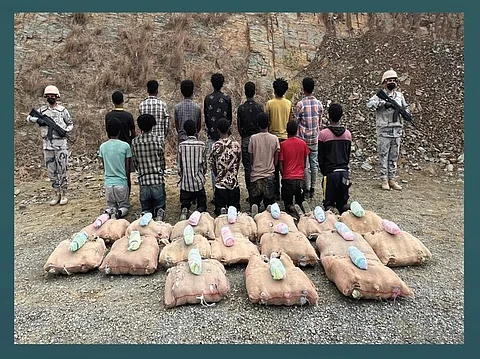 حرس الحدود بجازان يقبض على 14 مخالفًا لنظام أمن الحدود لتهريبهم 340 كيلوجرامًا من نبات القات