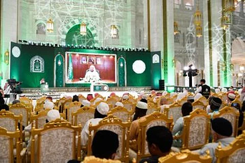 مشاركون في مسابقة الملك عبدالعزيز لحفظ القرآن: إقامة التصفيات في رحاب المسجد الحرام وبجوار الكعبة وسام شرف