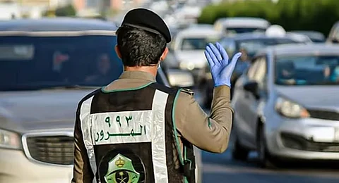 «المرور» توضّح ضوابط القيادة بحذر على الطرق