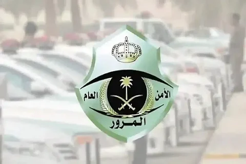 «المرور» تُنبه إلى ضرورة استخدام الإشارة الضوئية قبل تغيير مسار المركبة