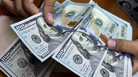 استقرار أسعار الدولار وسط دعم من التطورات الجيوسياسية