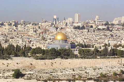 إسرائيل تُعمق الحصار المالي على الفلسطينيين باحتجازها «أموال المقاصة»