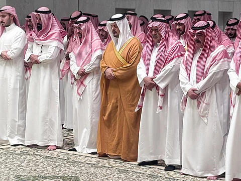 صلاة الميت على والدة الأمير فهد بن مقرن بن عبدالعزيز