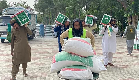«سلمان للإغاثة» يوزع 2,360 غذائية في السودان وأفغانستان