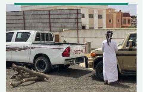 «الأمن البيئي» يضبط مواطنًا لنقله حطبًا محليًا في عسير