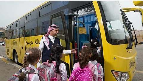 عضو «السلامة المرورية»: على أولياء الأمور رفع وعي الأبناء عند ركوب الحافلة