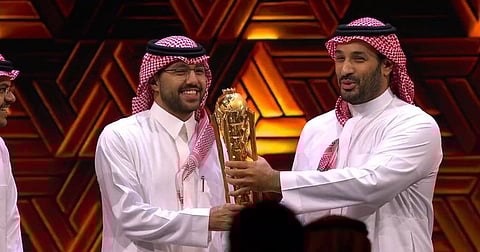 ولي العهد يتوج فريق فالكونز بلقب كأس العالم للرياضات الإلكترونية 2025