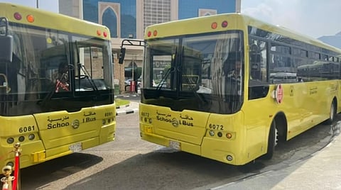 «المرور» توضح الإرشادات الواجب اتباعها عند توقف حافلات النقل المدرسي
