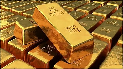 الذهب يهبط من أعلى مستوى في أسبوعين وسط ارتفاع الدولار