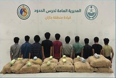 حرس الحدود بجازان يقبض على 10 مخالفين لتهريبهم 260 كيلوجرامًا من القات