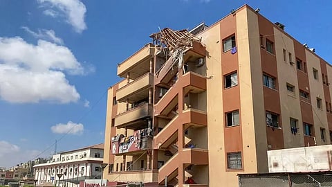 جيش الاحتلال يقر باستهداف مجمع ناصر الطبي.. ويفتح تحقيقاً